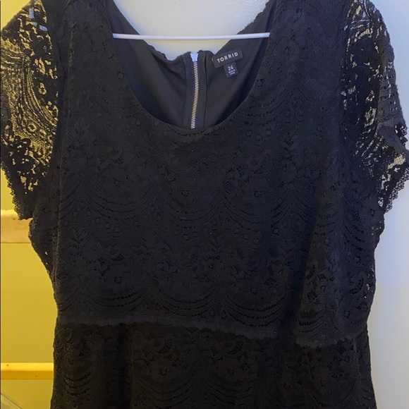 Elegant dress - Picture 2 of 5